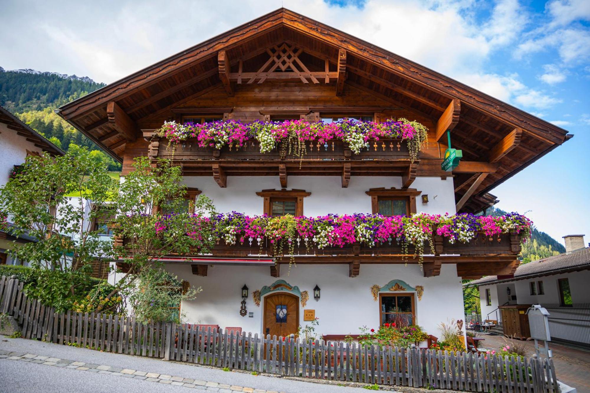 Sportpension Elisabeth Neustift im Stubaital Exteriör bild